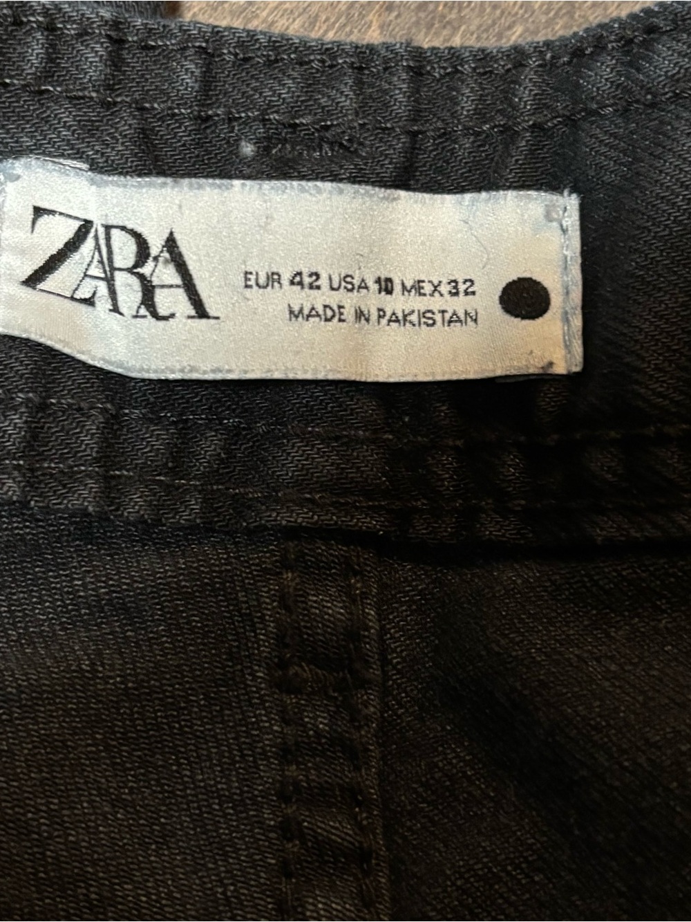 Zara Black Wide Leg Cropped Jeans Raw Hem Culotte Denim Pants Women’s US 10 LN - Picture 2 of 7
